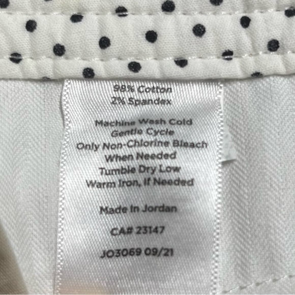 Talbots Women Perfect Short 11” inseam at waist Beige size 6 petite NWT - Picture 9 of 9